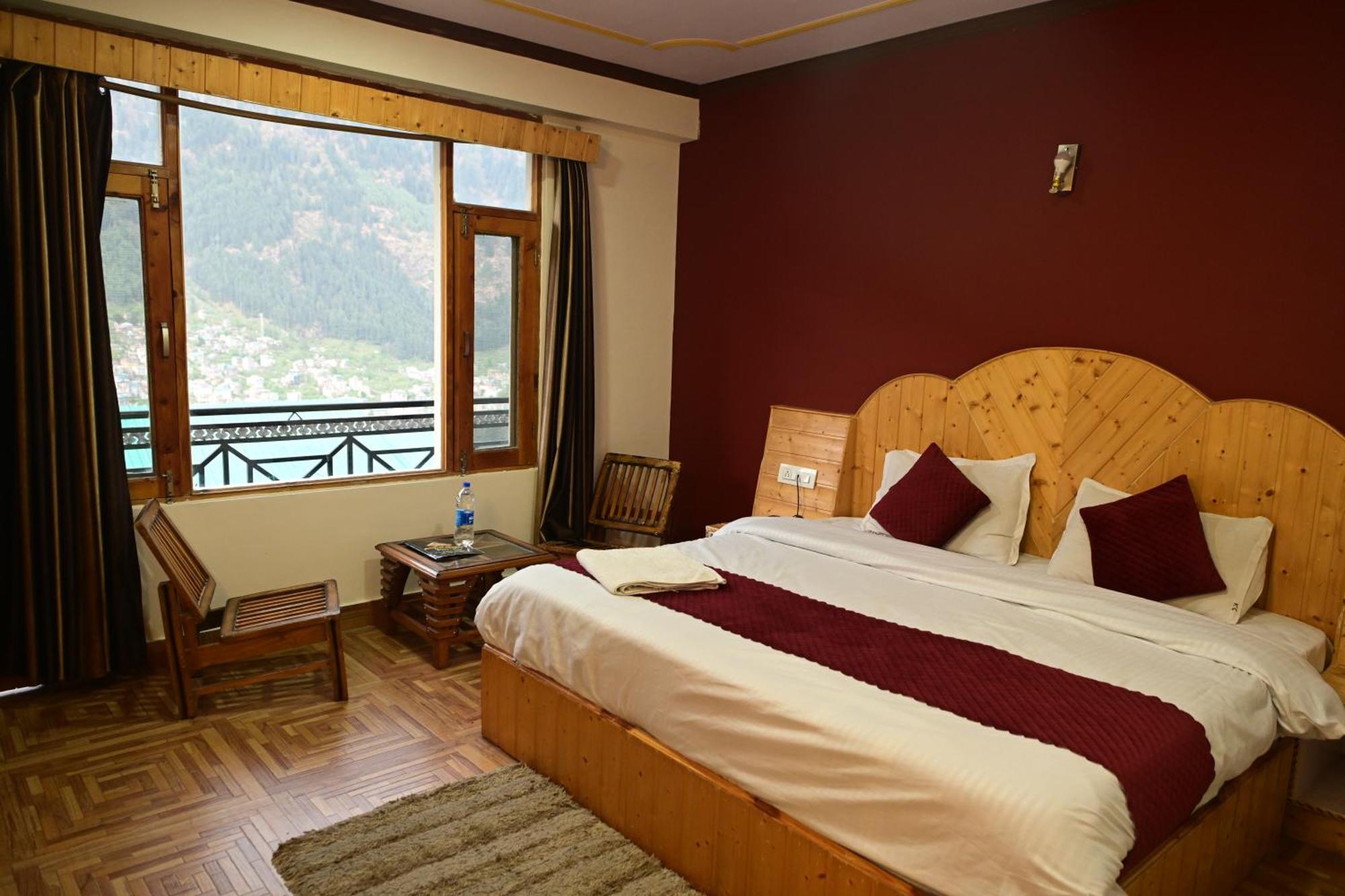 Krishana A Pure Veg !!!300 M From Hadimba Temple!!!balcony Rooms!!!veg Restaurant!!!couple Friendly!!!family Cottage!!! Hotel