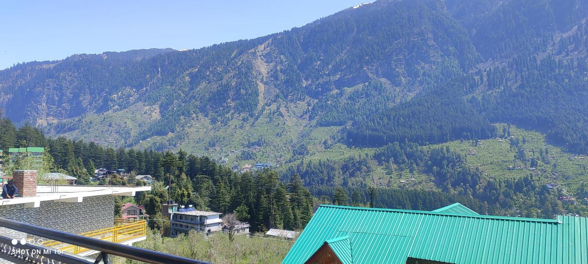 Hotel Krishana A Pure Veg !!!300 M From Hadimba Temple!!!balcony Rooms!!!veg Restaurant!!!couple Friendly!!!family Cottage!!! Manali (Himachal Pradesh)