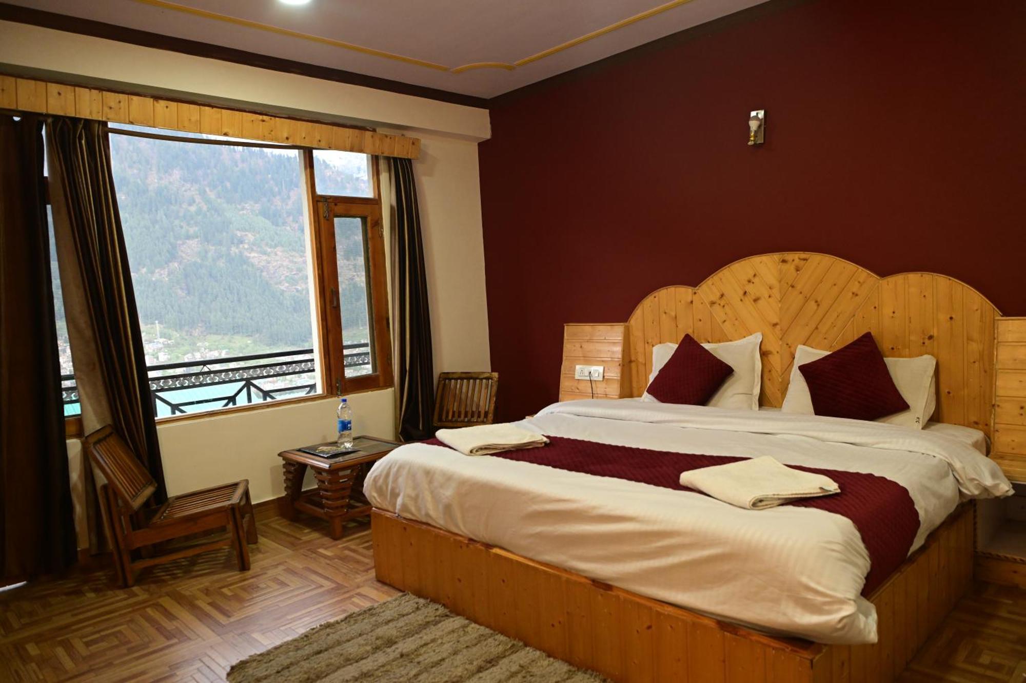Krishana A Pure Veg !!!300 M From Hadimba Temple!!!balcony Rooms!!!veg Restaurant!!!couple Friendly!!!family Cottage!!! Hotel 2*