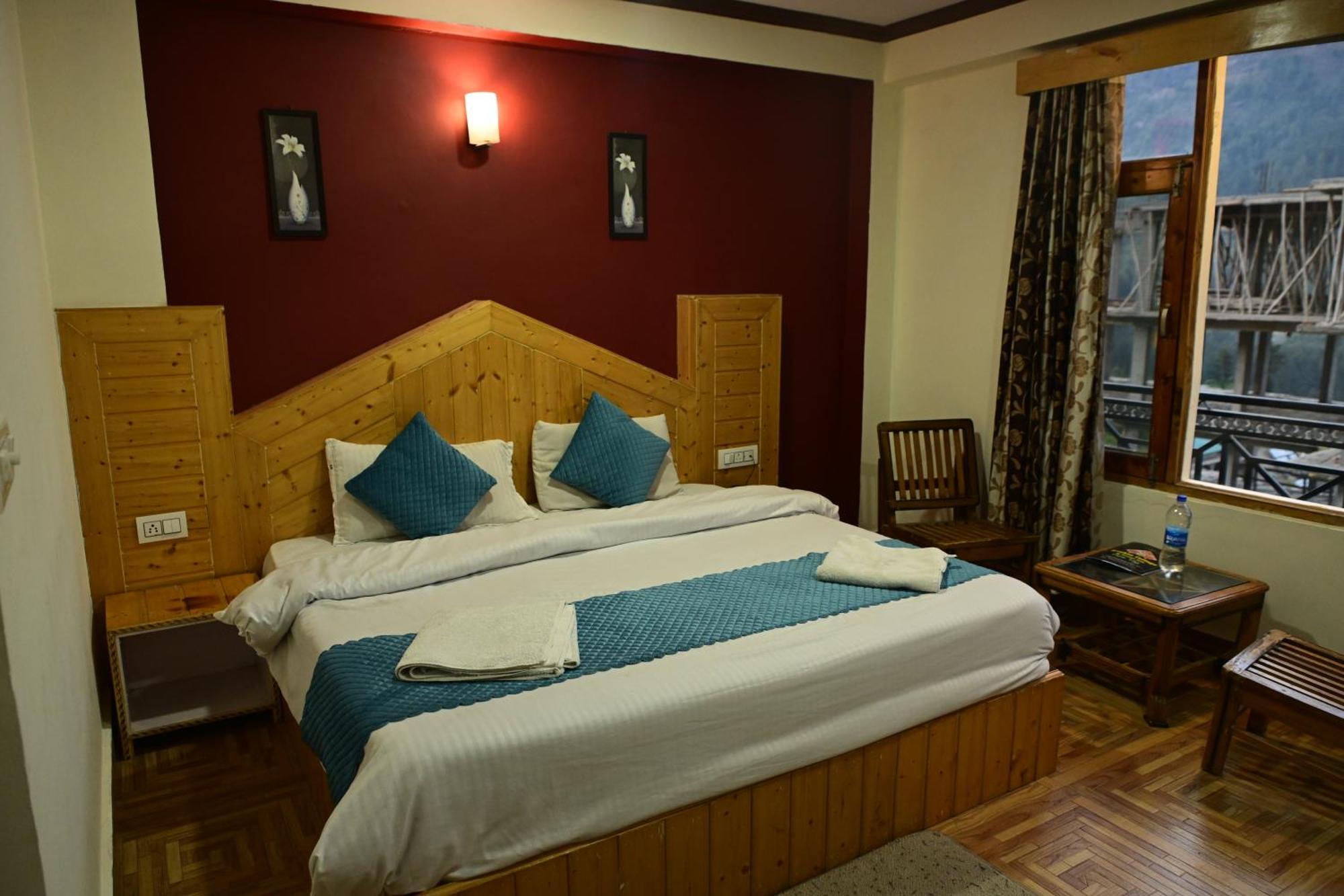 Krishana A Pure Veg !!!300 M From Hadimba Temple!!!balcony Rooms!!!veg Restaurant!!!couple Friendly!!!family Cottage!!! Manali (Himachal Pradesh)