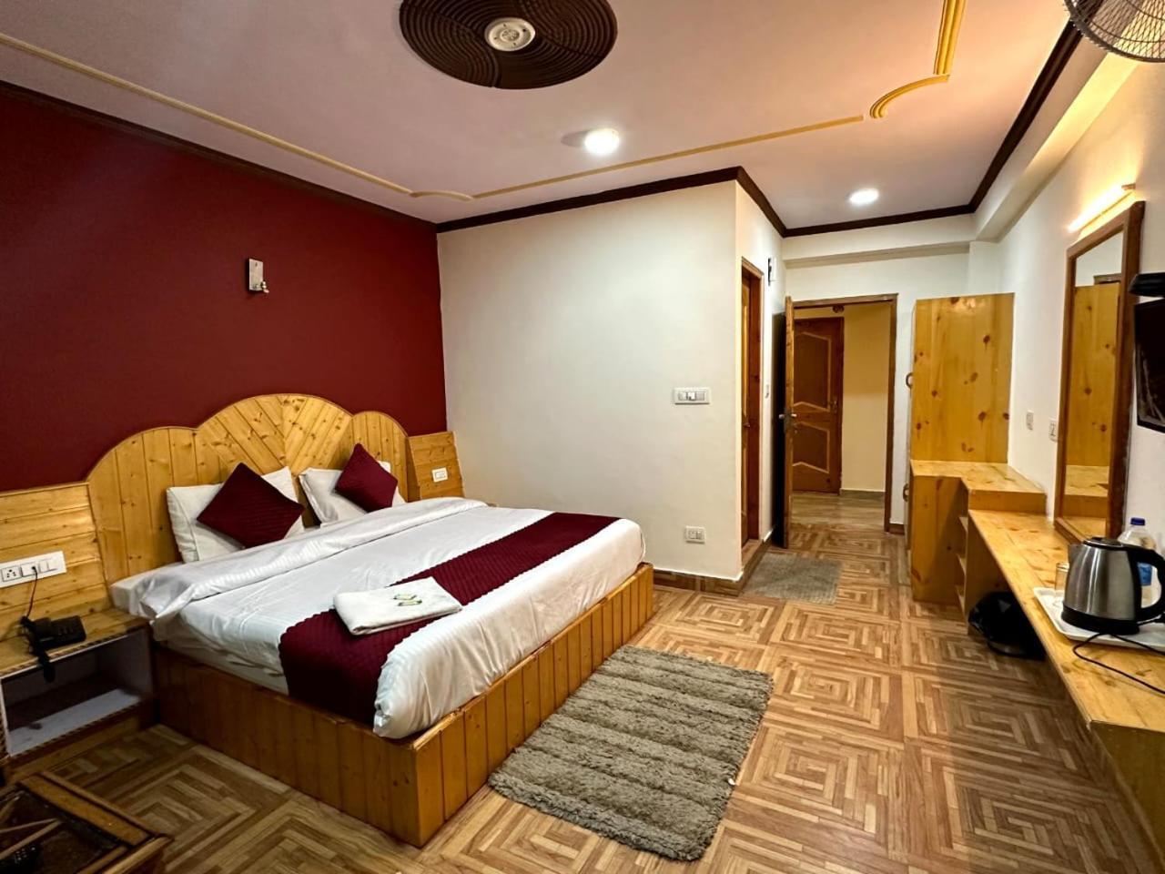 Krishana A Pure Veg !!!300 M From Hadimba Temple!!!balcony Rooms!!!veg Restaurant!!!couple Friendly!!!family Cottage!!! Manali (Himachal Pradesh)