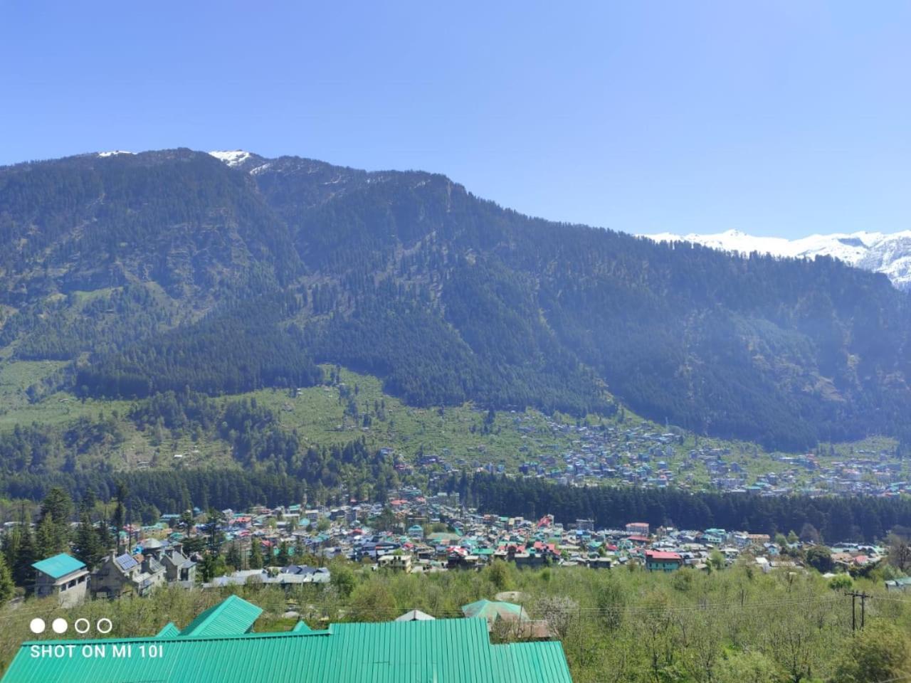 Krishana A Pure Veg !!!300 M From Hadimba Temple!!!balcony Rooms!!!veg Restaurant!!!couple Friendly!!!family Cottage!!! 2* Manali (Himachal Pradesh)