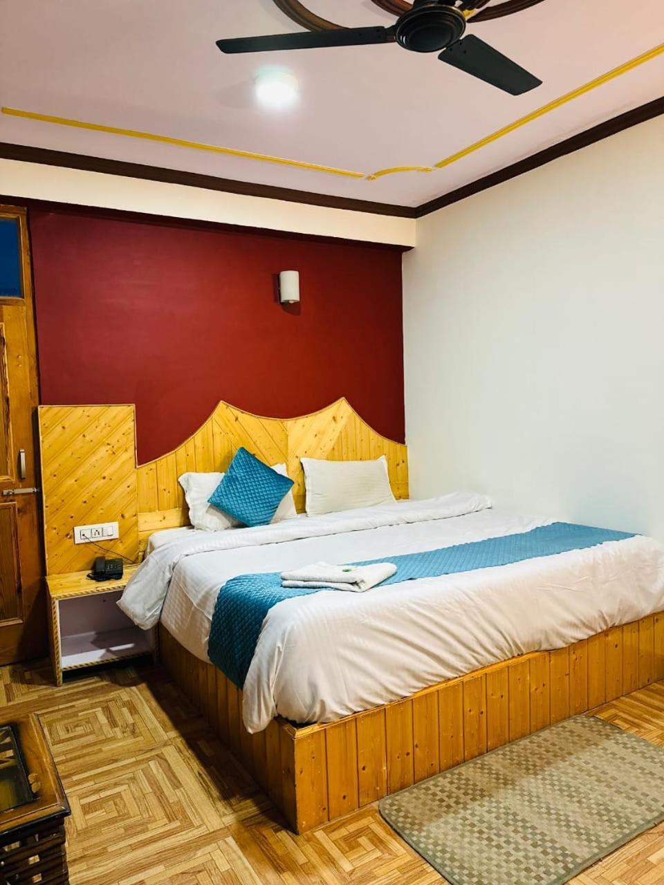 Hotel Krishana A Pure Veg !!!300 M From Hadimba Temple!!!balcony Rooms!!!veg Restaurant!!!couple Friendly!!!family Cottage!!!