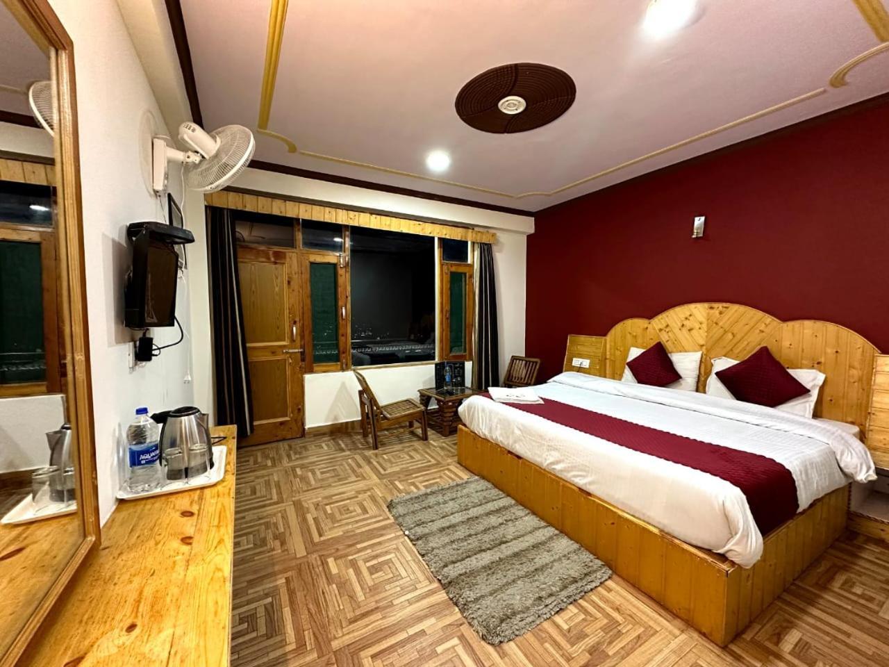 Hotel Krishana A Pure Veg !!!300 M From Hadimba Temple!!!balcony Rooms!!!veg Restaurant!!!couple Friendly!!!family Cottage!!! 2*